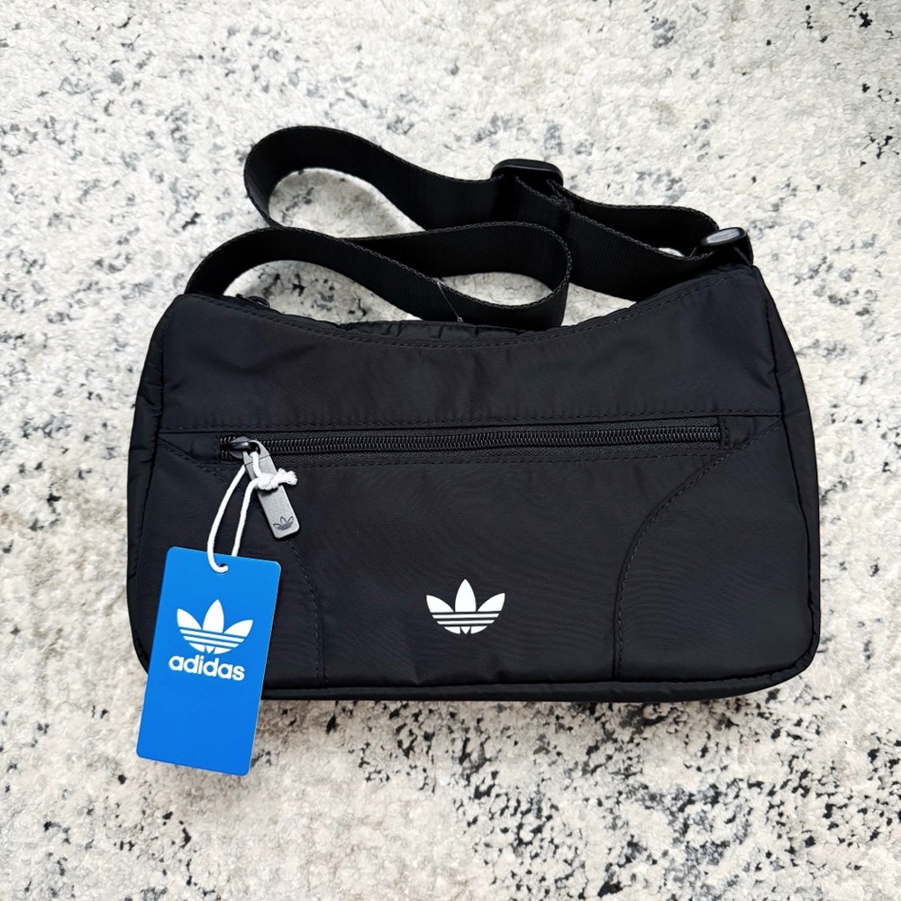 🆕 Adidas Classic Shoulder Bag in Black